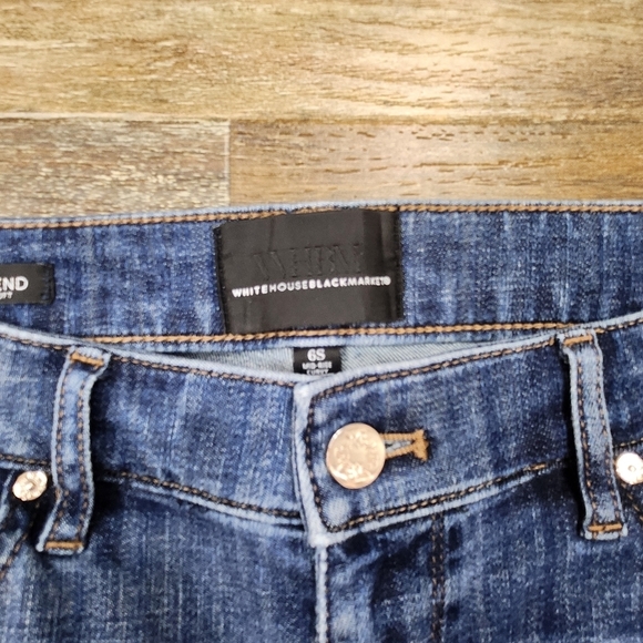 White House Black Market Mid Rise Girlfriend Everyday Soft Raw Edge Size 6S - Picture 3 of 9